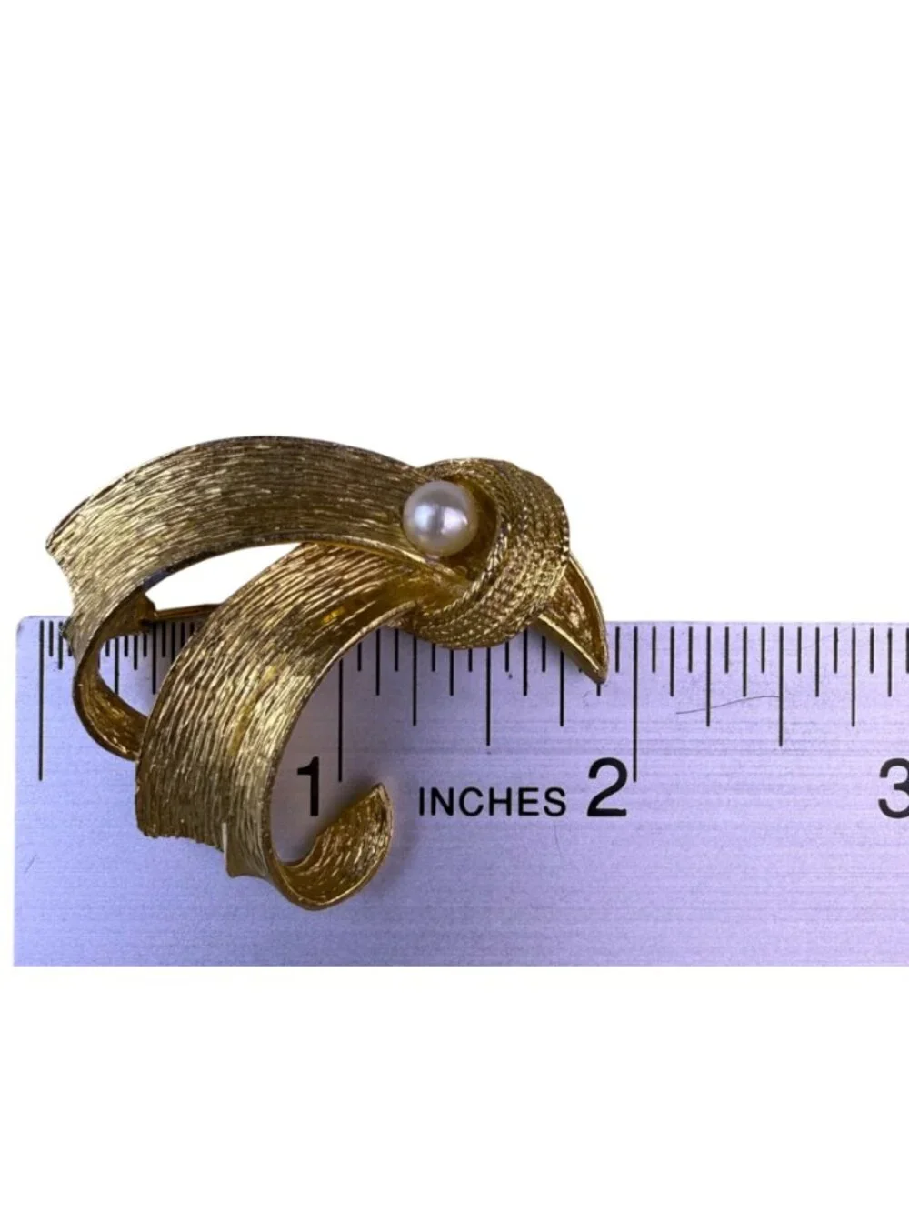 BSK Womens Gold Tone Faux Pearl Vintage Brooch Metal Retro Design Jewelry